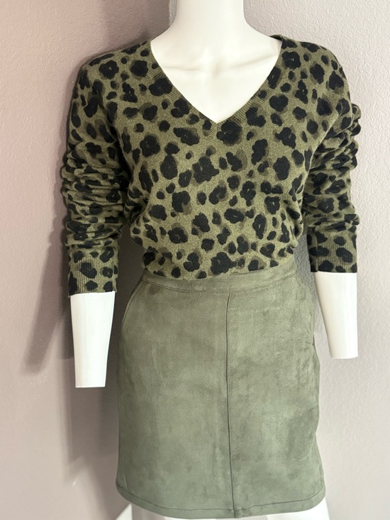 Rachel Zoe Sweaters - Rachel Zoe Olive Green Leopard Print V-Neck Sweater